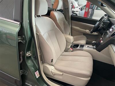 2013 Subaru Outback 2.5i Premium - Photo 18 - Saint Louis, MI 48880-9800