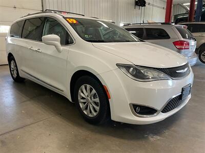 2019 Chrysler Pacifica Touring L - Photo 5 - Saint Louis, MI 48880-9800