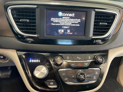 2019 Chrysler Pacifica Touring L - Photo 13 - Saint Louis, MI 48880-9800
