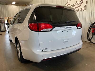 2019 Chrysler Pacifica Touring L - Photo 4 - Saint Louis, MI 48880-9800