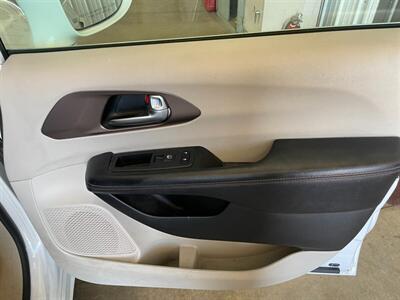 2019 Chrysler Pacifica Touring L - Photo 23 - Saint Louis, MI 48880-9800