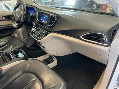 2019 Chrysler Pacifica Touring L - Photo 21 - Saint Louis, MI 48880-9800