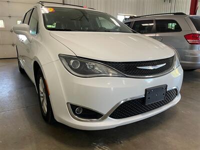 2019 Chrysler Pacifica Touring L - Photo 3 - Saint Louis, MI 48880-9800
