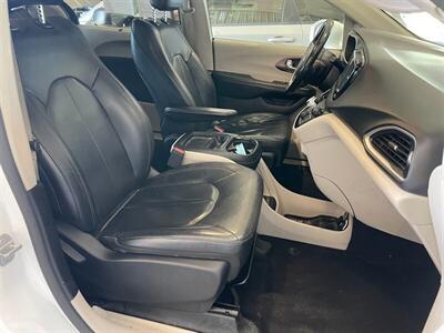 2019 Chrysler Pacifica Touring L - Photo 18 - Saint Louis, MI 48880-9800
