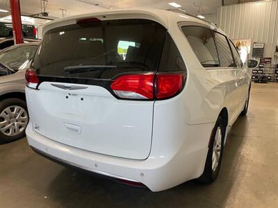 2019 Chrysler Pacifica Touring L - Photo 6 - Saint Louis, MI 48880-9800