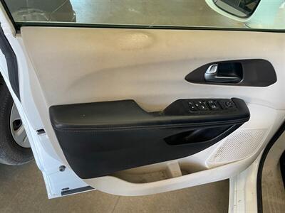 2019 Chrysler Pacifica Touring L - Photo 22 - Saint Louis, MI 48880-9800