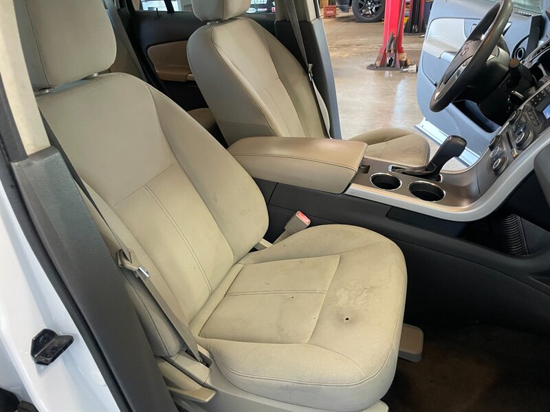 2014 Ford Edge SE - Photo 16 - Saint Louis, MI 48880-9800