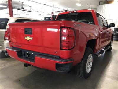 2017 Chevrolet Silverado 1500 LT   - Photo 6 - Saint Louis, MI 48880-9800