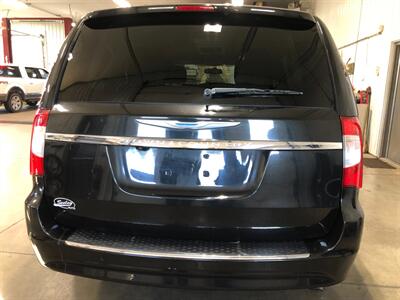 2016 Chrysler Town & Country Touring - Photo 26 - Saint Louis, MI 48880-9800