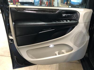 2016 Chrysler Town & Country Touring - Photo 23 - Saint Louis, MI 48880-9800