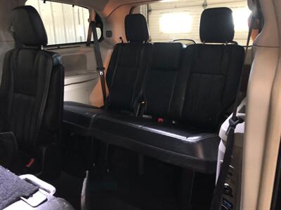 2016 Chrysler Town & Country Touring - Photo 17 - Saint Louis, MI 48880-9800