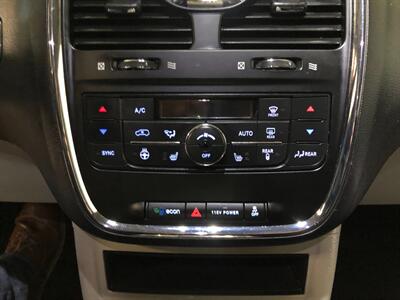 2016 Chrysler Town & Country Touring - Photo 14 - Saint Louis, MI 48880-9800