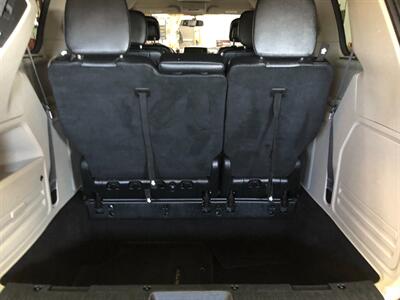 2016 Chrysler Town & Country Touring - Photo 25 - Saint Louis, MI 48880-9800