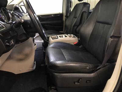 2016 Chrysler Town & Country Touring - Photo 15 - Saint Louis, MI 48880-9800