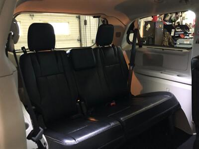 2016 Chrysler Town & Country Touring - Photo 19 - Saint Louis, MI 48880-9800