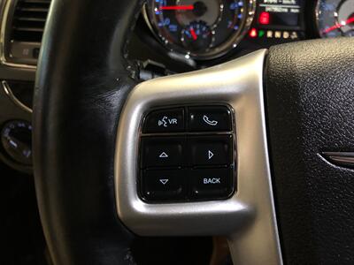 2016 Chrysler Town & Country Touring - Photo 11 - Saint Louis, MI 48880-9800