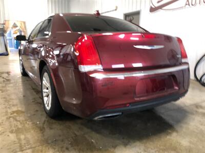 2017 Chrysler 300 Limited - Photo 3 - Saint Louis, MI 48880-9800