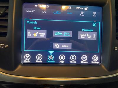 2017 Chrysler 300 Limited - Photo 15 - Saint Louis, MI 48880-9800