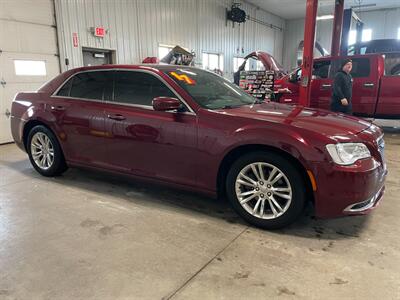 2017 Chrysler 300 Limited - Photo 5 - Saint Louis, MI 48880-9800