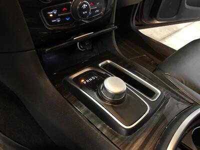 2017 Chrysler 300 Limited - Photo 12 - Saint Louis, MI 48880-9800