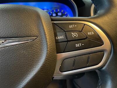 2017 Chrysler 300 Limited - Photo 11 - Saint Louis, MI 48880-9800