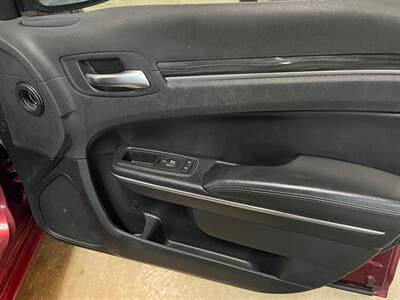 2017 Chrysler 300 Limited - Photo 23 - Saint Louis, MI 48880-9800