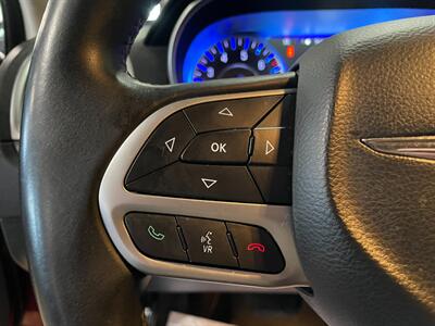 2017 Chrysler 300 Limited - Photo 10 - Saint Louis, MI 48880-9800