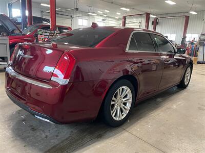 2017 Chrysler 300 Limited - Photo 6 - Saint Louis, MI 48880-9800