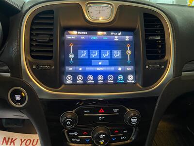 2017 Chrysler 300 Limited - Photo 14 - Saint Louis, MI 48880-9800