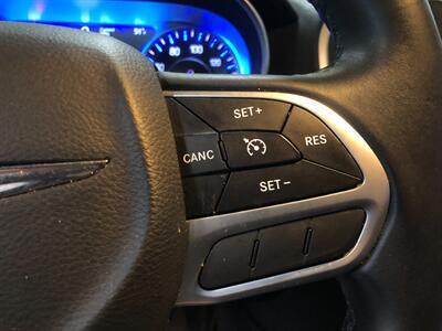 2017 Chrysler 300 Limited - Photo 11 - Saint Louis, MI 48880-9800