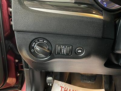 2017 Chrysler 300 Limited - Photo 13 - Saint Louis, MI 48880-9800