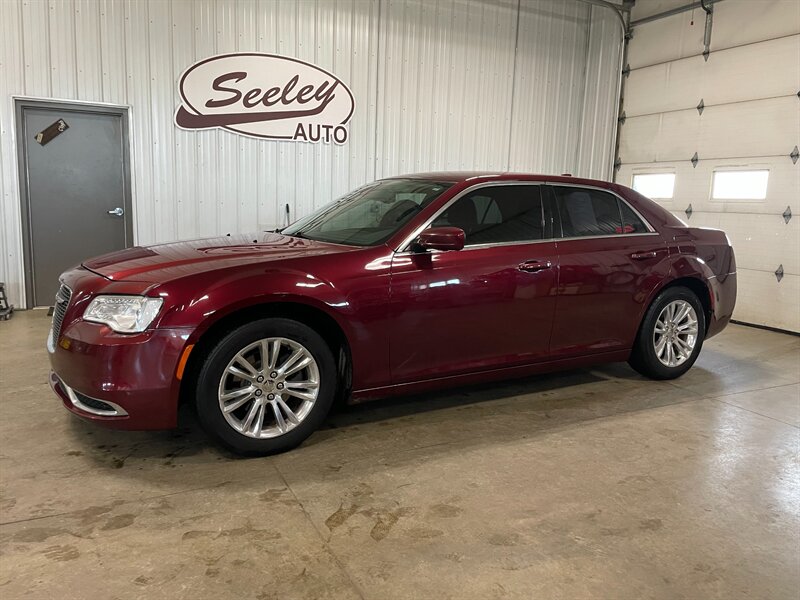 2017 Chrysler 300 Limited's photo