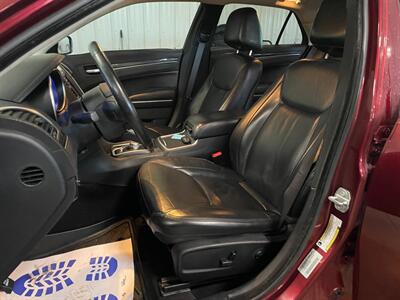 2017 Chrysler 300 Limited - Photo 17 - Saint Louis, MI 48880-9800