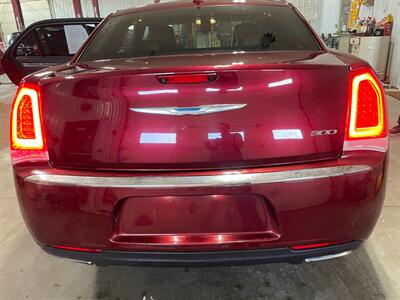 2017 Chrysler 300 Limited - Photo 25 - Saint Louis, MI 48880-9800