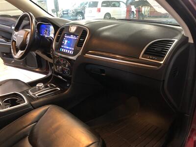 2017 Chrysler 300 Limited - Photo 20 - Saint Louis, MI 48880-9800