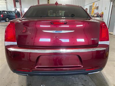 2017 Chrysler 300 Limited - Photo 7 - Saint Louis, MI 48880-9800