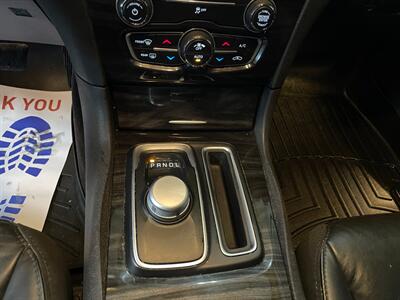 2017 Chrysler 300 Limited - Photo 16 - Saint Louis, MI 48880-9800