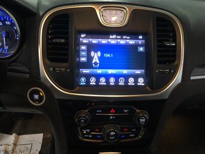 2017 Chrysler 300 Limited - Photo 13 - Saint Louis, MI 48880-9800