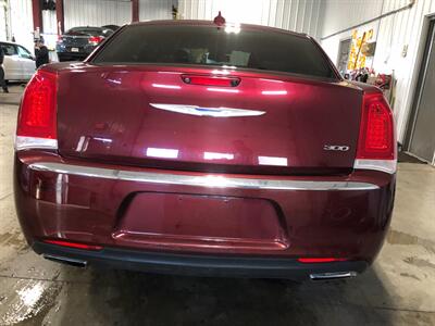 2017 Chrysler 300 Limited - Photo 23 - Saint Louis, MI 48880-9800