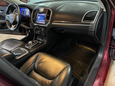 2017 Chrysler 300 Limited - Photo 22 - Saint Louis, MI 48880-9800