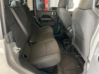 2020 Jeep Gladiator Overland   - Photo 17 - Saint Louis, MI 48880-9800