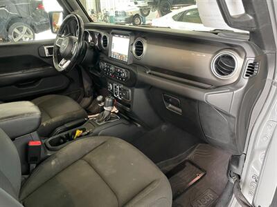 2020 Jeep Gladiator Overland   - Photo 18 - Saint Louis, MI 48880-9800