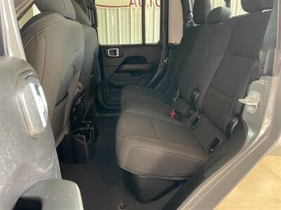 2020 Jeep Gladiator Overland - Photo 24 - Saint Louis, MI 48880-9800