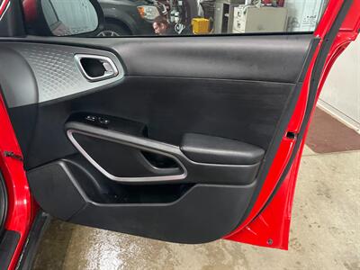 2022 Kia Soul LX   - Photo 19 - Saint Louis, MI 48880-9800