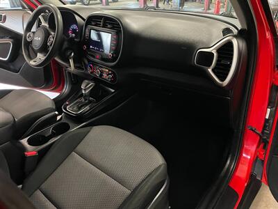2022 Kia Soul LX   - Photo 17 - Saint Louis, MI 48880-9800