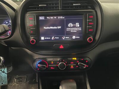 2022 Kia Soul LX   - Photo 9 - Saint Louis, MI 48880-9800