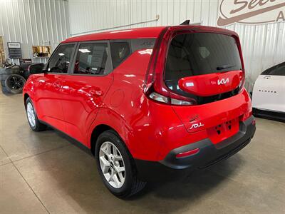 2022 Kia Soul LX   - Photo 3 - Saint Louis, MI 48880-9800