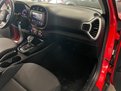 2022 Kia Soul LX   - Photo 18 - Saint Louis, MI 48880-9800
