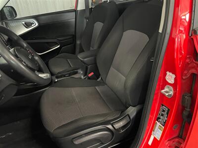 2022 Kia Soul LX   - Photo 14 - Saint Louis, MI 48880-9800