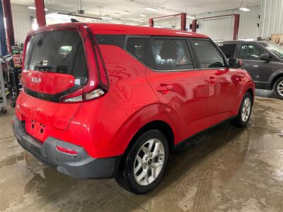 2022 Kia Soul LX   - Photo 5 - Saint Louis, MI 48880-9800